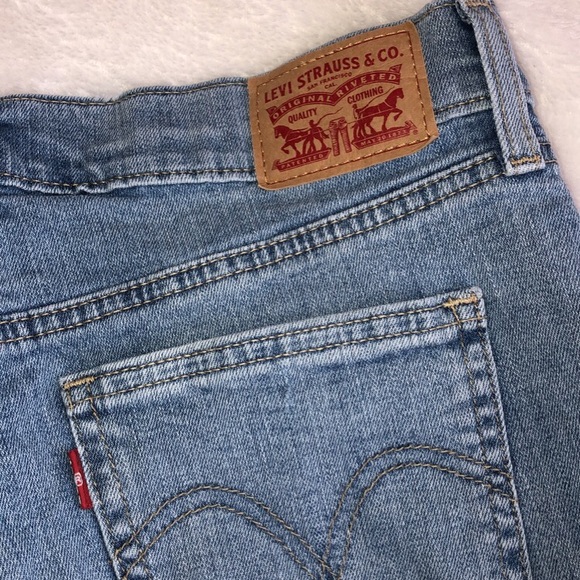 Levi’s Jean shorts, never worn. - Picture 3 of 4